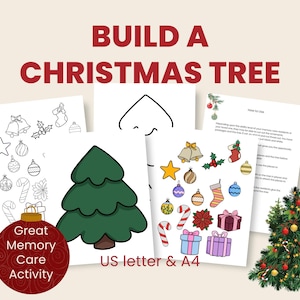 Może przedstawiać: Zestaw do druku zatytułowany BUILD A CHRISTMAS TREE zawierający arkusze z konturem zielonego drzewka, kolorowymi i czarno-białymi ozdobami świątecznymi, prezentami oraz dzwonkami. Zawiera instrukcje i jest dostępny w formacie A4.