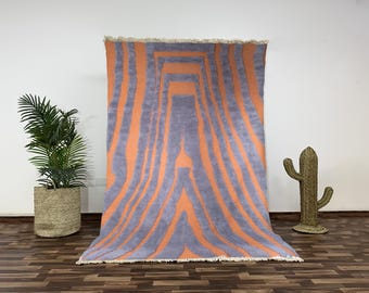 Alfombra bereber Beni Ourain naranja hecha a mano, alfombra geométrica marroquí de lana, alfombra bohemia moderna con textura, alfombra abstracta con un toque llamativo.
