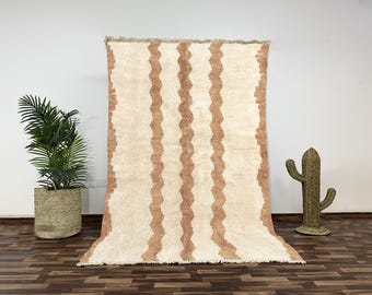 Handwoven Berber Wool Rug, Golden Beige Wavy Zigzag, Moroccan Beni Ourain
