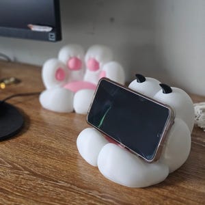 Kawaii Cat Paw Phone Stand – 3D Printed Desk Holder, Fun Cat Lover Gift, Cute Smartphone Prop, Pink Paw Gadget Accessory
