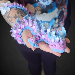 30インチ チェリーブロッサムドラゴン 4サイズ マルチカラー 関節式フレキシ シンダーウィング フィジェット 3Dプリント ドラゴン愛好家へのギフト ティックトック感覚玩具
