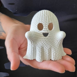 Cute Ghost Figurine – 3D Printed Kawaii Ghost for Halloween, Small Spooky Desk Decor, Mini Ghost Display, Ghost Lover Gift