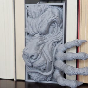 3 Sizes Peeking Werewolf Book Nook Ends Bookshelf Decor Librarian Gift For Fantasy Lovers Mythical Home Library Decor Miniatures Of Madness