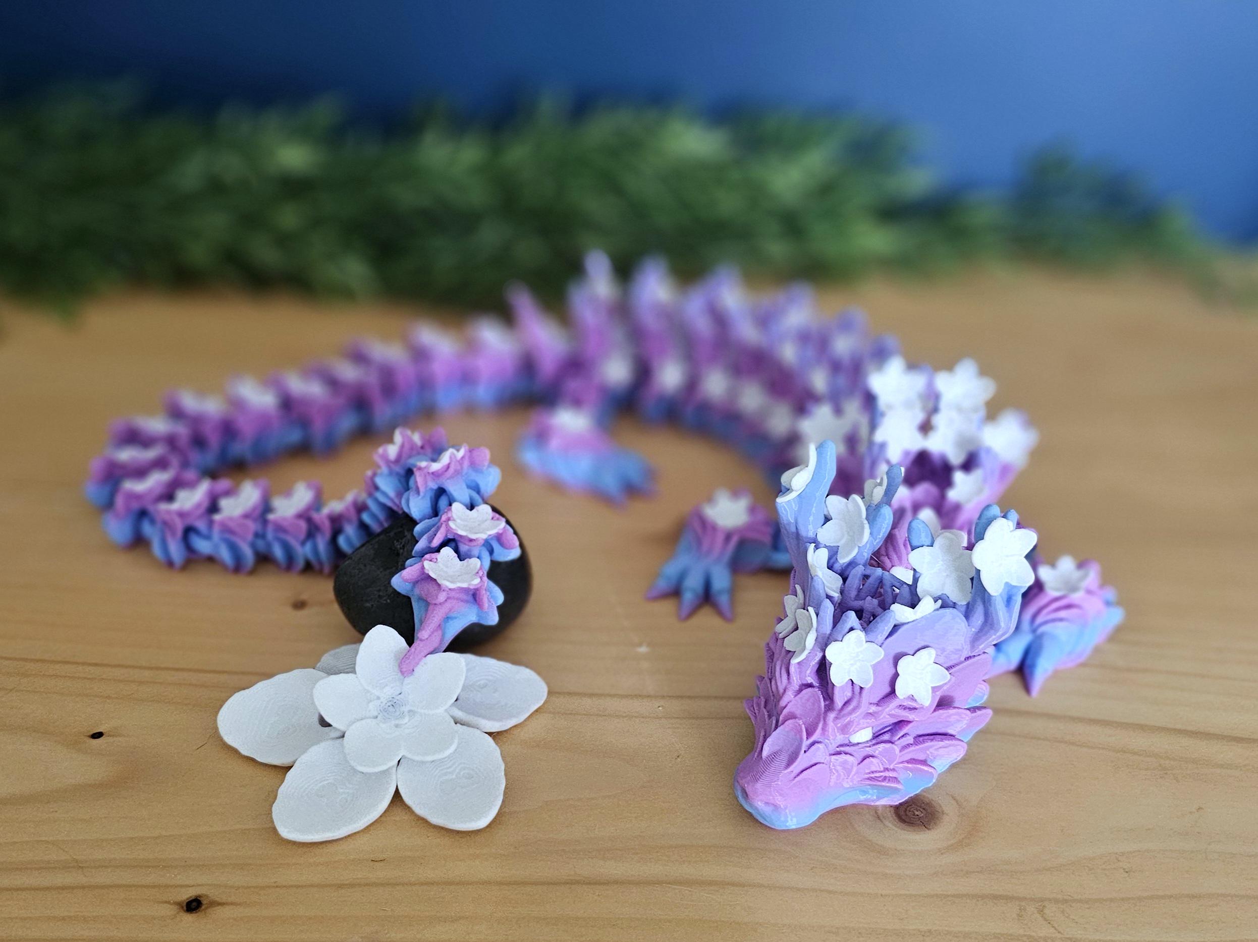 3D-gedruckter Kirschblütendrache | 30 Cm Beweglicher Fidget-Drache Als Schreibtisch-Deko & Sammlerstück (weiß-blau)
