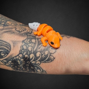 Tiny Kawaii Leopard Gecko (3 Sizes) Fidget Toy Articulated 3D Printed Herpetology Gift For Reptile Keeper Reptile Lovers Room Decor