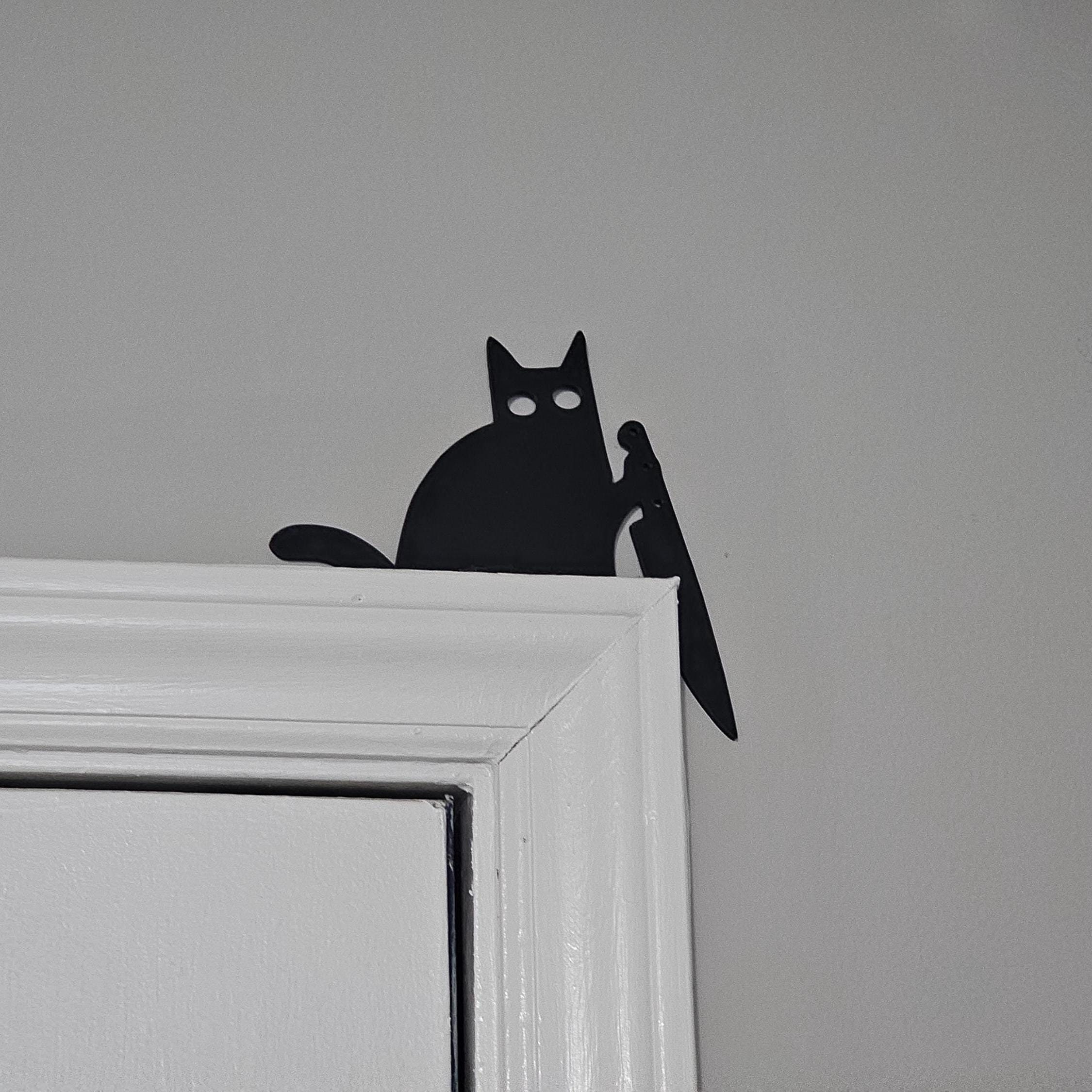 Decoración divertida para marco de puerta con forma de gato y cuchillo: gato asomado impreso en 3D con cuchillo, adorno de broma para esquina de puerta, regalo de gato espeluznante y adorable, arte mural de Halloween