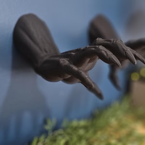 Set of 2 Demon Devil Hands – Wall Mounted Gothic Hand Sculpture, Horror Wall Decor, Creepy Hand Wall Hooks, 3D Printed Halloween Decor