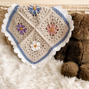 Maya Lovey Crochet Pattern Forget-Me-Not Granny Square Crochet Pattern Forget-Me-Not Lovey Pattern Forget-Me-Not Baby Blanket Pattern image 4