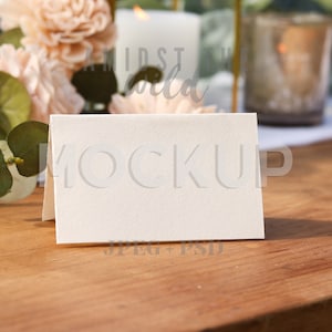 Maquete de cartão de casamento, cartões de lugar de objeto inteligente, cartão de lugar dobrado, cartão de casamento de maquete, cartão de nome