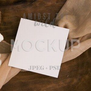 Maquette de carte de voeux carrée, maquette de carte carrée, photo de stock de carte carrée vierge, carte carrée d'objet intelligent, maquette PSD