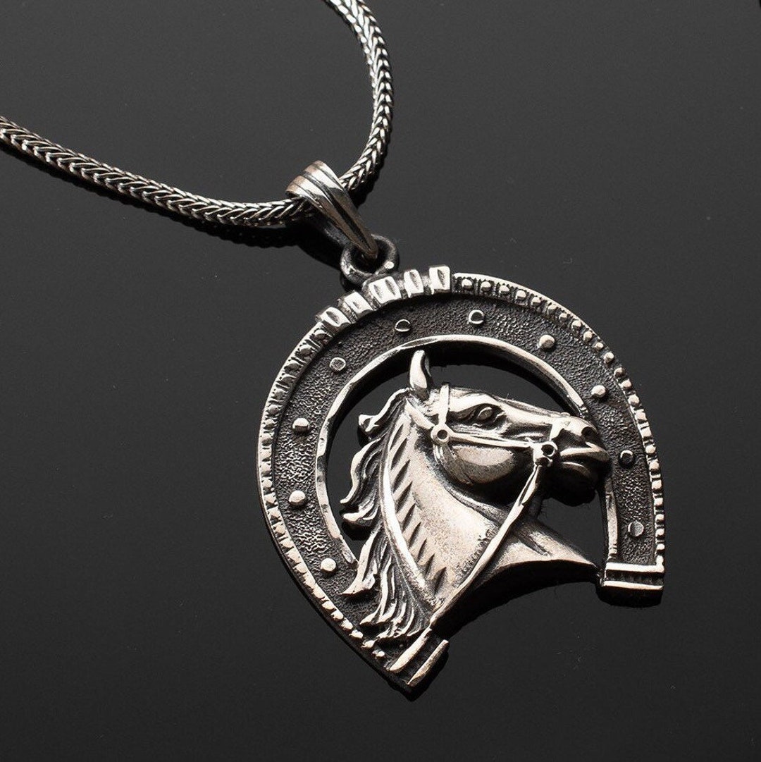 Auspicious Black Horseshoe Necklace Western Jewelry Horseshoe Necklace