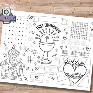 Puede incluir: Una hoja de actividades imprimible para niños que celebran su Primera Comunión. La hoja incluye un laberinto, una búsqueda de palabras, una actividad de colorear por números y una actividad de contar objetos. La hoja incluye imágenes de un cáliz, un corazón y una iglesia.