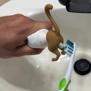 Pooping Cat Butt Toothpaste Topper: Funny Gag Gift for Cat Lovers