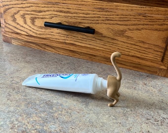 Pooping Cat Butt Toothpaste Topper: Funny Gag Gift for Cat Lovers
