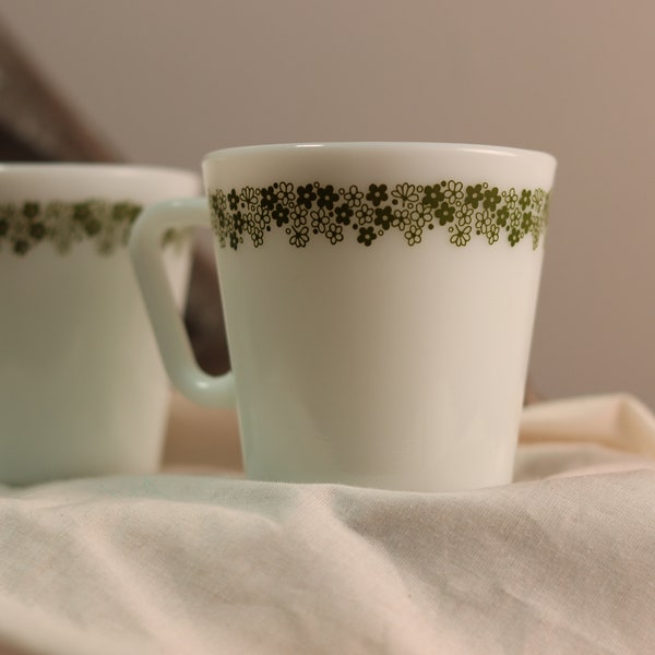 tasse à café en verre de lait Pyrex Spring Blossom vintage avec motif de jante florale verte