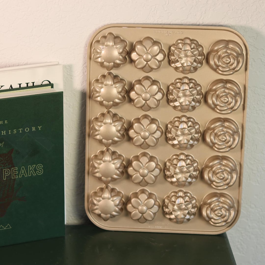 ノルディックウェア NORDIC WARE ウィリアムソノマ ローズ 型 Nordic Ware Williams Sonoma Rose Gold Floral Petits Fours Bake Pan