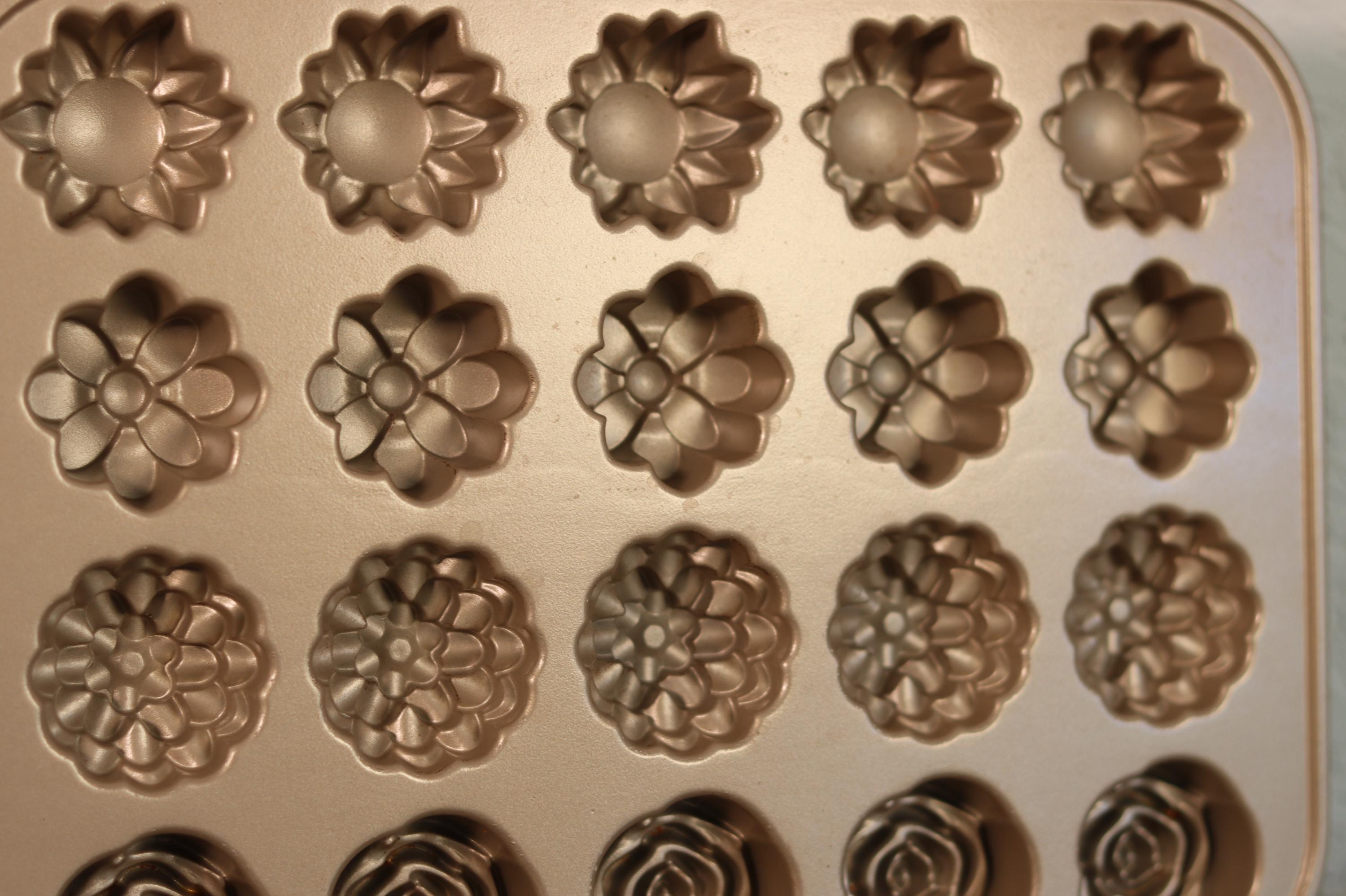 Nordic Ware Williams Sonoma Rose Gold Floral Petits Fours Bake Pan
