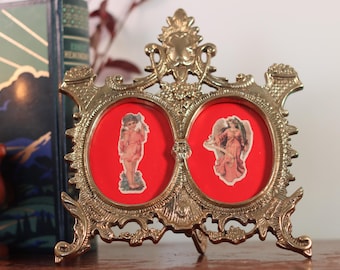 Cornice portafoto ovale doppia in ottone antico Regency ornata e pesante