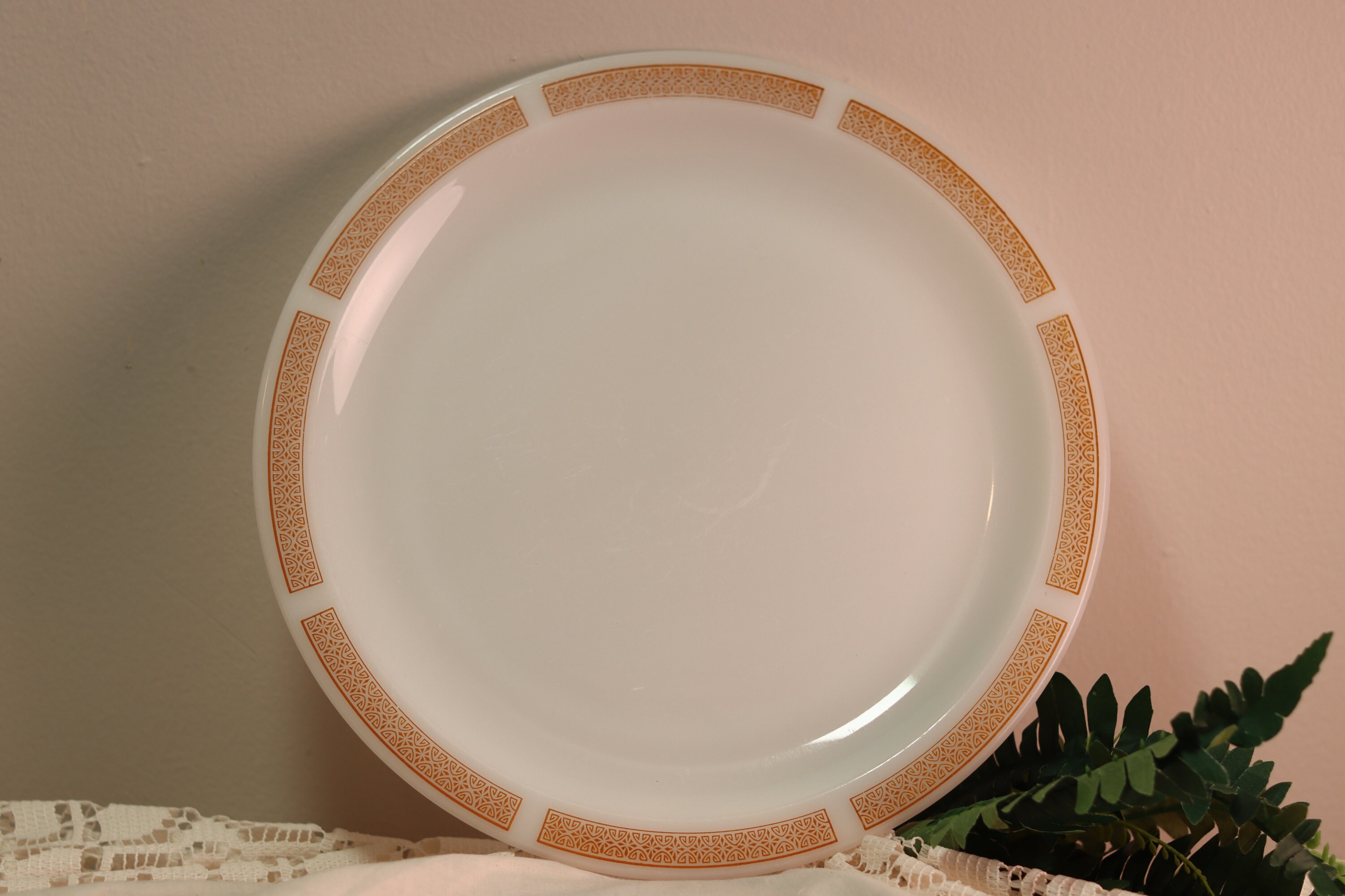 Anchor Hocking Fire King Placesetters Plate | #1042 Gold Pattern
