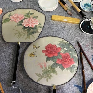 手描きの絹扇子：中国水墨画、桜