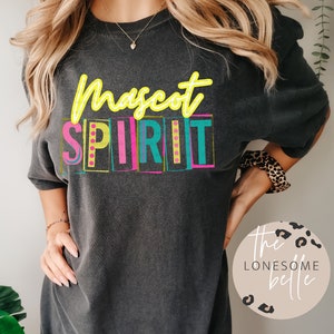 Camisa personalizada de espíritu de mascota de neón / Espíritu escolar / Espíritu escolar de neón / Camiseta de colores cómodos / Camiseta de gran tamaño / DTG / Mascota de la escuela