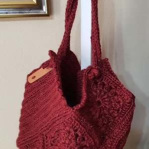 Burgunderrote Sommertasche aus Jute