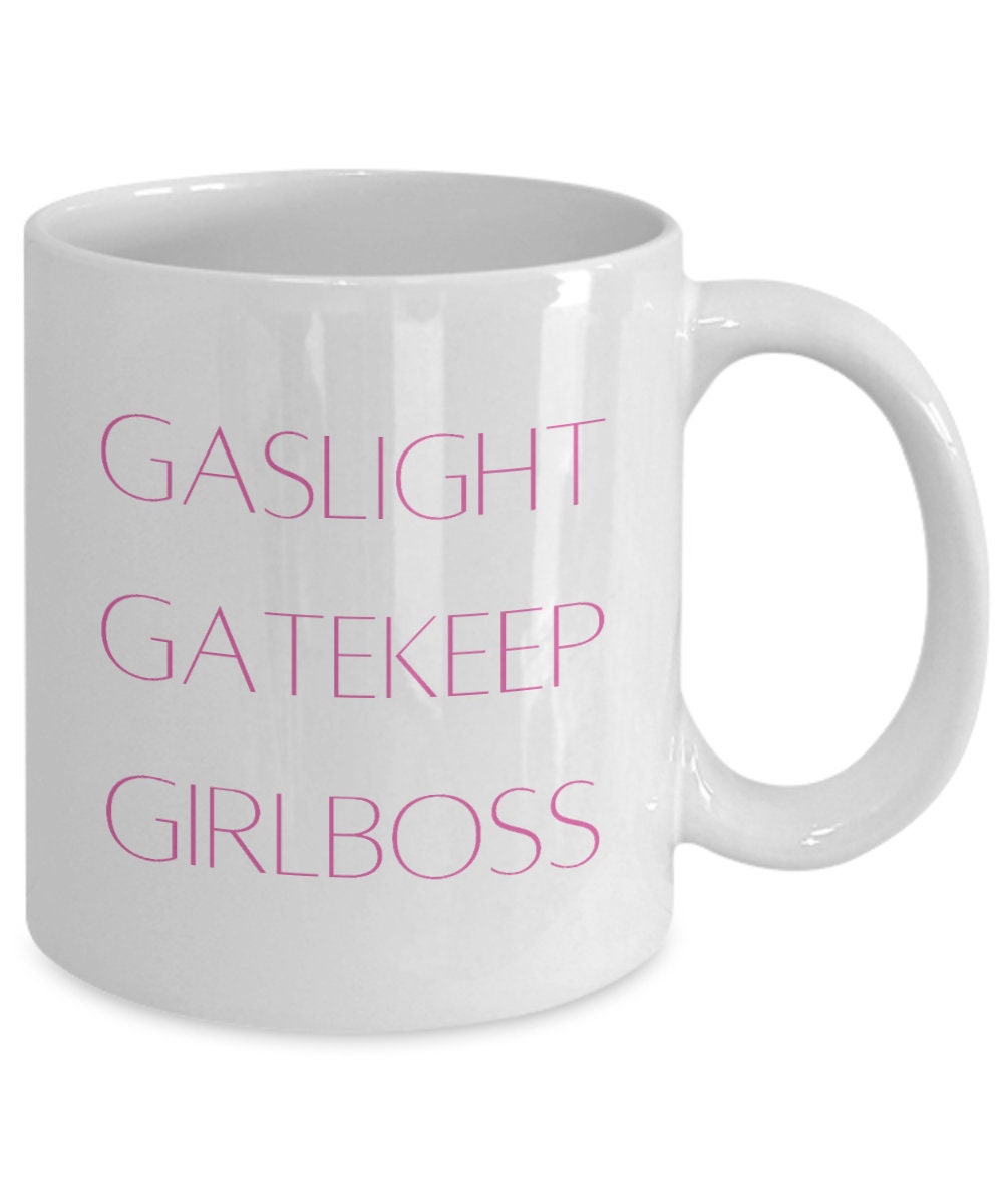 Gaslight Gatekeep Girlboss Tasse à Café Blanche. Boss Babe, Tiktok, Adolescent, Gen Z, Millennial, F
