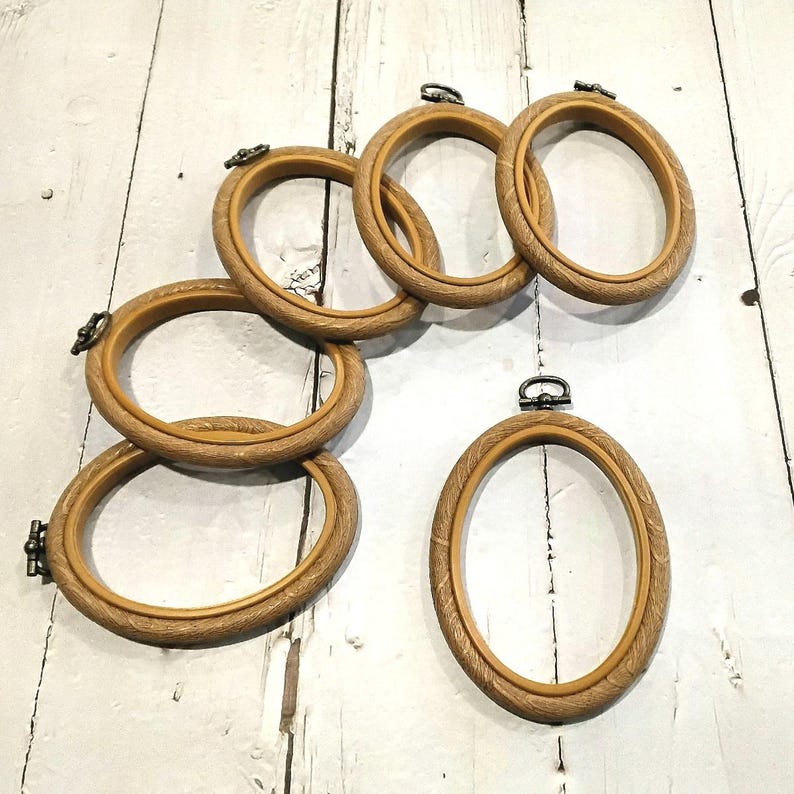 Mini Flexi Hoop Embroidery Frame 2.5" Wood Grain Effect Perfect For Using With Mini Cross Stitch Kits By Mouseloft Decorative Metal Clasp 2.5" x 3.5"