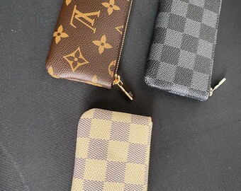 louis vuitton white key pouch