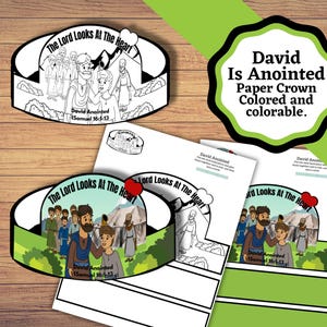 Puede incluir: Una corona de papel imprimible en blanco y negro con una escena de David siendo ungido por Samuel. La corona tiene forma de diadema y tiene el texto "The Lord Looks At The Heart" y "David Anointed 1 Samuel 16:1-13".