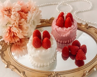 Strawberry Cake Candle / Cake Candle / Dessert Candle / Food Candle / Gifts for Her / Birthday Gifts / Soy Candle / Birthday Cake