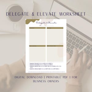 以下が含まれることがあります： 「Delegate & Elevate」というタイトルの印刷可能なワークシートで、金とピンクの抽象的なデザインが施されています。ワークシートは、4 つの象限に分割されており、それぞれ「Love & Craft」、「Like & Good」、「Don't Like & Good」、「Don't Like & Not Good」という見出しが付いています。このワークシートは、ビジネスオーナーが委任または昇格させるべきタスクを特定するのに役立つように設計されています。