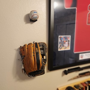 Baseball/Softball Glove Wall Mount