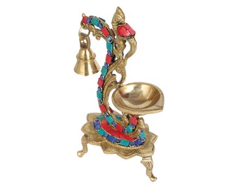 Geschnitzte Pfau Design Messing Diya mit Glocke, Messing antike Öllampe