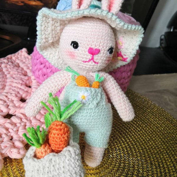 Peluche lapin au crochet - amigurumi