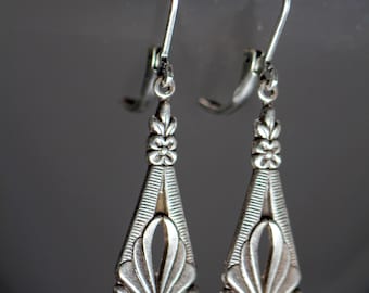 Antiqued Silver Plated Art Deco Earrings: 1920s Style