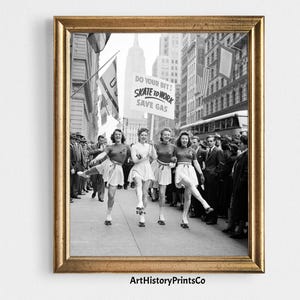Fotoposter 'Skate To Work' WO2: vintage vrouwen, retro muurkunst (digitale download) 37