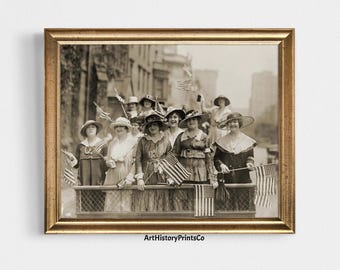 Odbitka fotograficzna ruchu sufrażystek: Kobiety w stylu vintage z amerykańskimi flagami (pobranie cyfrowe) 192