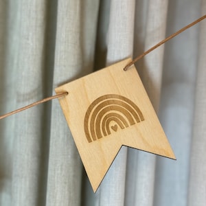 Namensgirlande / Wimpelkette aus Holz, personalisiert mit Namen oder individuellem Wunschtext WIMPEL Bild 2