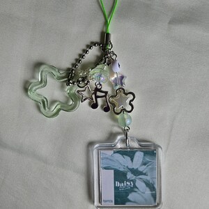 Wave to earth keychain Green