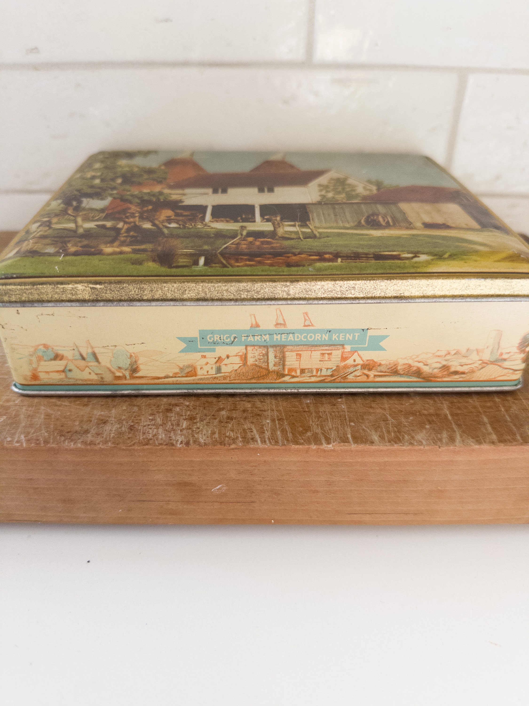 1950s Vintage English Biscuit Box Kent Scene Grigg Farm Headcorn Edward