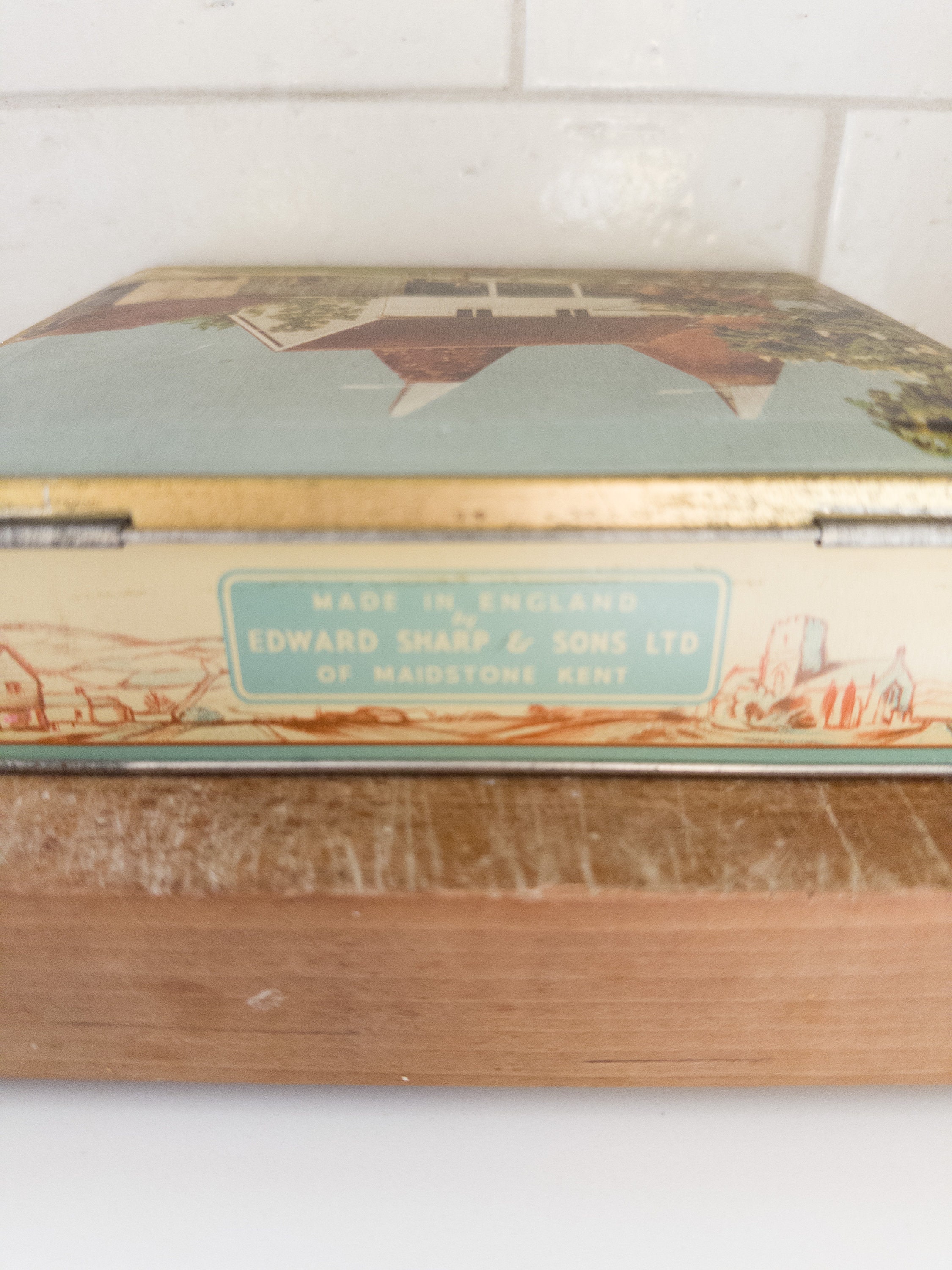 1950s Vintage English Biscuit Box Kent Scene Grigg Farm Headcorn Edward