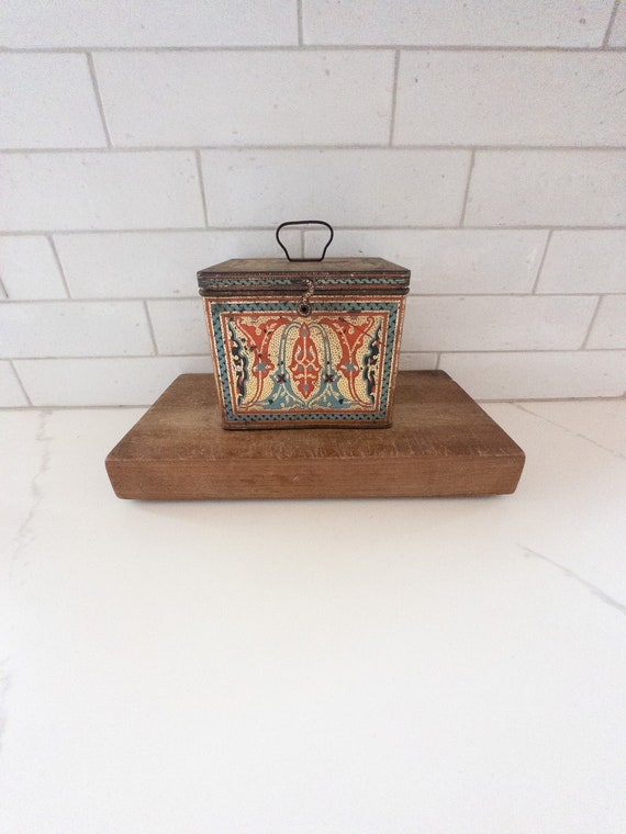 Antique 1920s Uneeda (Nabisco) Biscuit Tin With Top Handle And Colorful Graphics