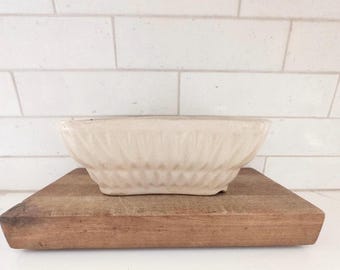 Robinson Ransbottom RRP Co Roseville Rectangular Planter in Old Ivory Glaze