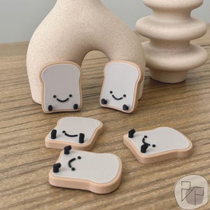Smiley Toast Magnet, Toast Slice Fridge Magnet, Cute Bakery Inspired Kitchen Decor, 3D Printed Magnets with Adorable face and feet