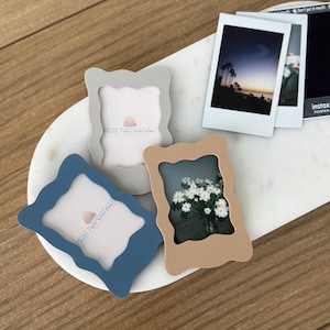 Marco de fotos ondulado con imán para película Instax Mini, funda con marco Polaroid de ondas abstractas, imán de nevera bonito, marco de fotos moderno