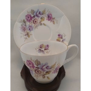 Taza de té y platillo con diseño floral de Royal Albert