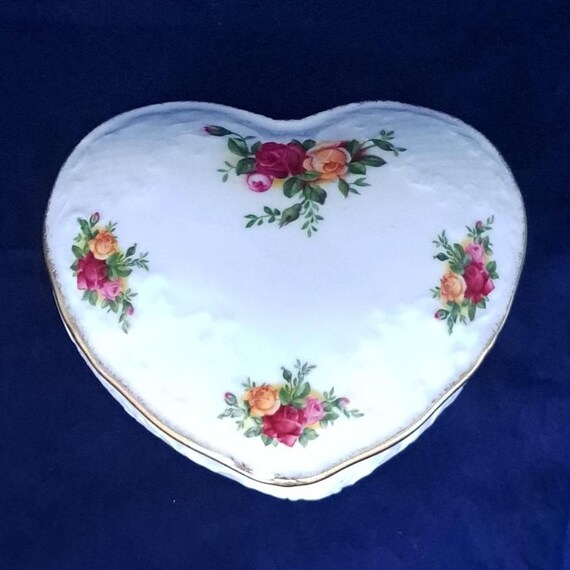 Royal Albert Old Country Roses Heart-Shaped Bone China Trinket Box