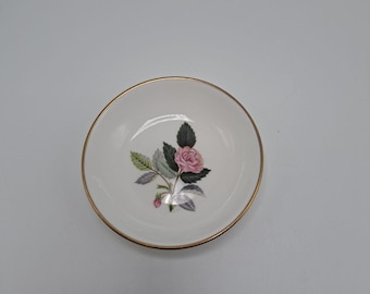 Prato redondo para toucador Wedgwood Hathaway Rose em porcelana fina, 10 cm, com estampa floral vintage.