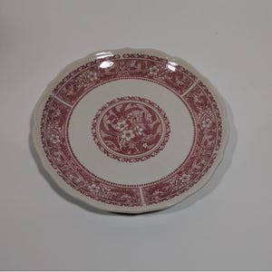 Syracuse Strawberry Hill Ceramic Dinner Plate Floral Red White Vintage
